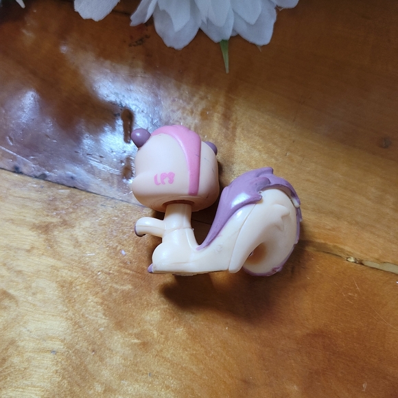 Littlest Pet Shop LPS #1601 Squirrel Yellow Purple Pink Eyes 2007 B - Picture 8 of 11